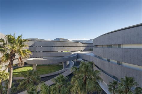 ¡El Museo de Arte Contemporáneo de la Universidad de La Laguna, un tesoro de creatividad moderna en Tenerife!