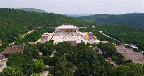 ¡Sumérgete en la Historia y la Naturaleza en el Mausoleo de Huangling!