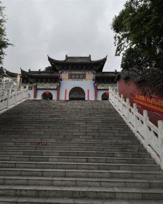 ¡Sumérgete en la Historia y la Belleza Natural del Templo de Guandi en Pingdingshan!